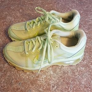 Womens Nike shoes size 6. Lime green